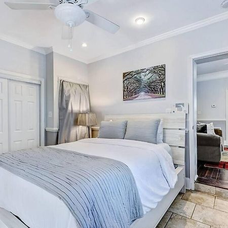 Historic Savannah Gold Private Condo With Pool - 2Bed, 1&Half Bath, Sleeps 6, 1St Floor, 15 Min Walk To Historic Savannah Center And All Attractions 外观 照片