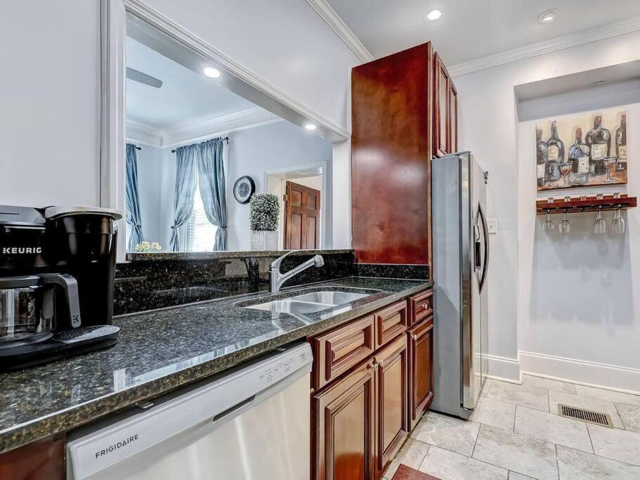 Historic Savannah Gold Private Condo With Pool - 2Bed, 1&Half Bath, Sleeps 6, 1St Floor, 15 Min Walk To Historic Savannah Center And All Attractions 外观 照片