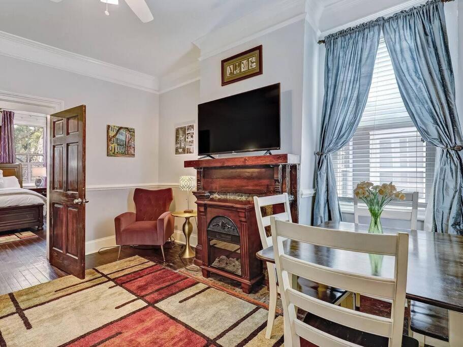Historic Savannah Gold Private Condo With Pool - 2Bed, 1&Half Bath, Sleeps 6, 1St Floor, 15 Min Walk To Historic Savannah Center And All Attractions 外观 照片