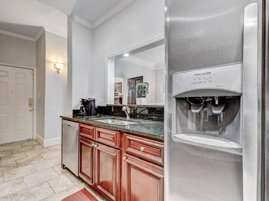 Historic Savannah Gold Private Condo With Pool - 2Bed, 1&Half Bath, Sleeps 6, 1St Floor, 15 Min Walk To Historic Savannah Center And All Attractions 外观 照片