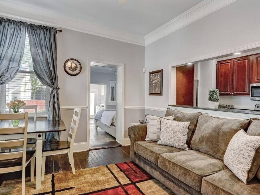 Historic Savannah Gold Private Condo With Pool - 2Bed, 1&Half Bath, Sleeps 6, 1St Floor, 15 Min Walk To Historic Savannah Center And All Attractions 外观 照片