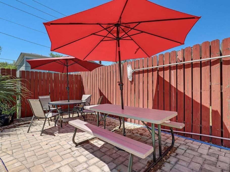 Historic Savannah Gold Private Condo With Pool - 2Bed, 1&Half Bath, Sleeps 6, 1St Floor, 15 Min Walk To Historic Savannah Center And All Attractions 外观 照片